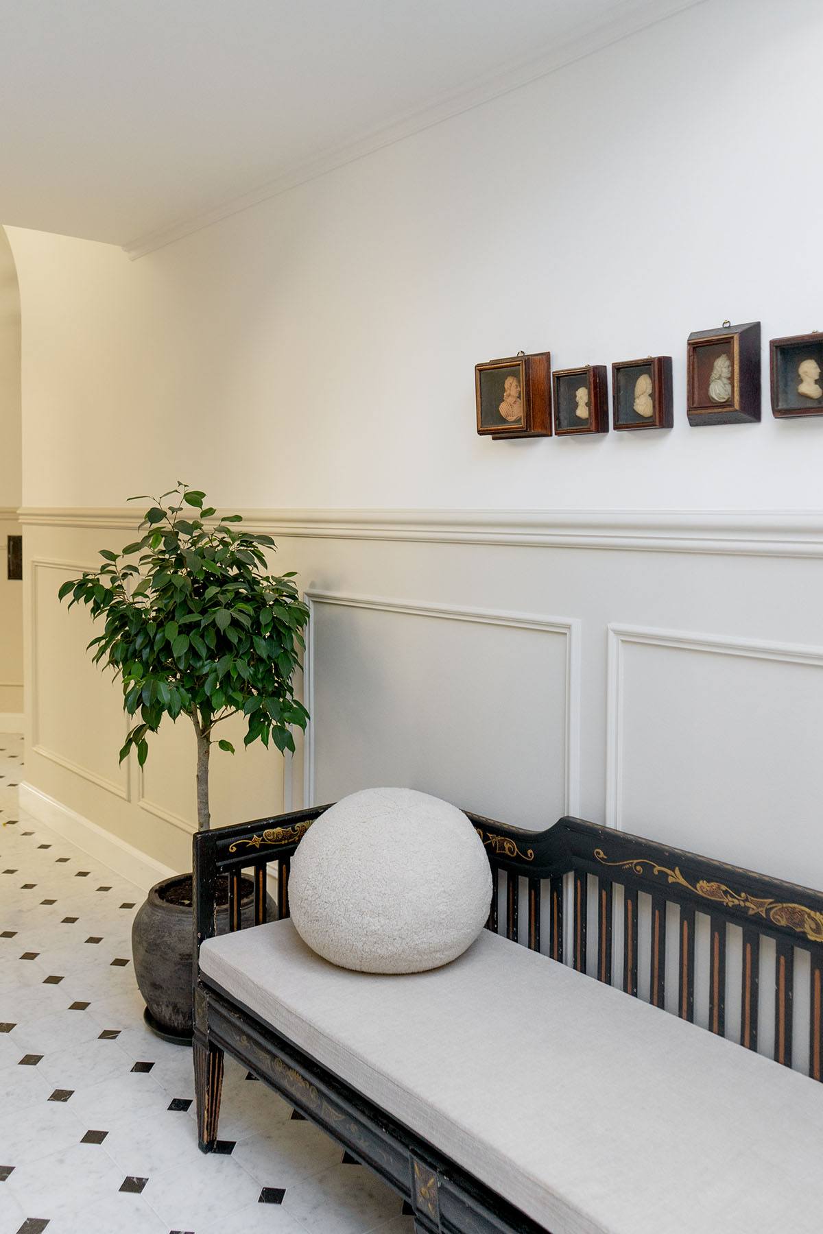 Hall - entre - antik bænk
